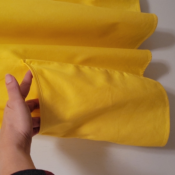 Jessica Simpson,  12, Yellow - Picture 3 of 12